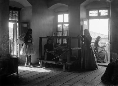 Grèce - Andritzena – 91-4 tisserande pallikar (Ελλάδα - Ανδρίτσαινα, 91-4, υφάντρια, παλληκάρι)