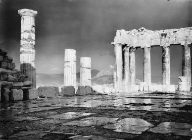 Grèce – Le Parthénon après l’orage, Interieur, angle S. E. avec ciel (Ελλάδα – Ο Παρθενώνας μετά την καταιγίδα, εσωτερικό, νοτιοανατολική γωνία με ουρανό)