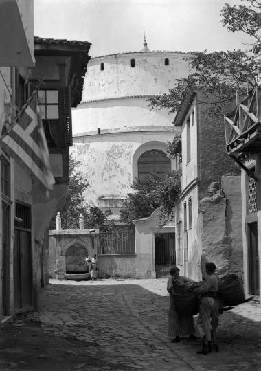 Grèce – Salonique – Saint Georges pris de la ruelle (Ελλάδα - Σαλονίκη - ο Άγιος Γεώργιος, λήψη από το σοκάκι)