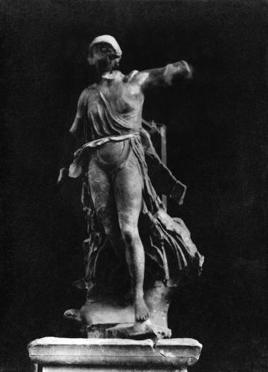 Grèce - Olympie, Musée, Victoire de Paionios, de face (Ελλάδα - Ολυμπία, Μουσείο, Νίκη του Παιωνίου, πρόσθια όψη)