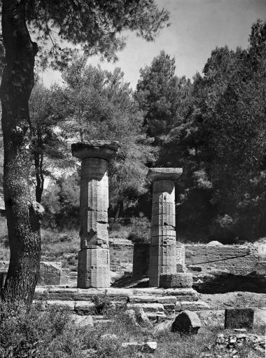 Η ανατολική πρόσοψη του ναού της Ήρας, Ολυμπία, 1928