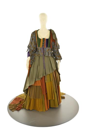 Πετρού, προξενήτρα και ρουφιάνα