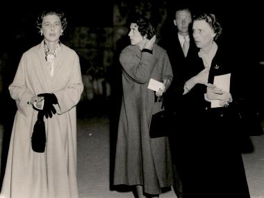 «Ορέστεια» 1949, προσέλευση επισήμων στην παράσταση