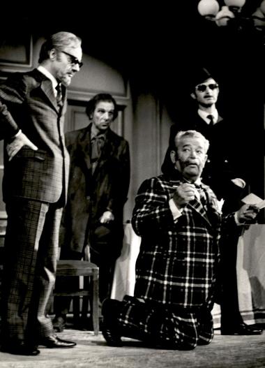 «Ο δήμαρχος της συνοικίας Σανιτά», φωτογραφία από την παράσταση