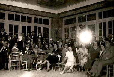 Βραδινή έξοδος μελών του θιάσου του Εθνικού Θεάτρου