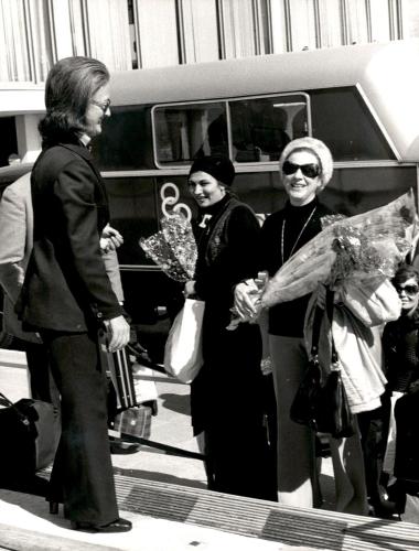 Περιοδεία του Εθνικού Θεάτρου στην Ιαπωνία 1974, άφιξη του θιάσου στην Αθήνα