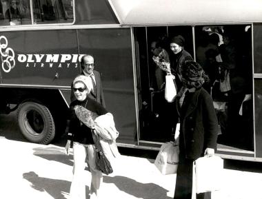 Περιοδεία του Εθνικού Θεάτρου στην Ιαπωνία 1974, άφιξη του θιάσου στην Αθήνα