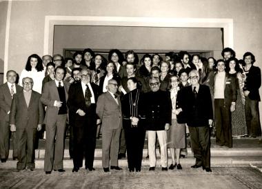 Δραματική Σχολή Εθνικού Θεάτρου, αναμνηστικό ομαδικό στιγμιότυπο από την εκδήλωση της απονομής πτυχίων