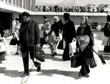 Περιοδεία του Εθνικού Θεάτρου στην Ιαπωνία 1974, άφιξη του θιάσου στην Αθήνα