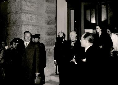 Ο Καγκελάριος της Γερμανίας Κόνραντ Αντενάουερ στο Εθνικό Θέατρο