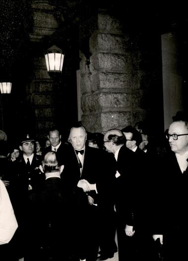 Ο Καγκελάριος της Γερμανίας Κόνραντ Αντενάουερ στο Εθνικό Θέατρο