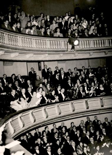 Ο Καγκελάριος της Γερμανίας Κόνραντ Αντενάουερ στο Εθνικό Θέατρο