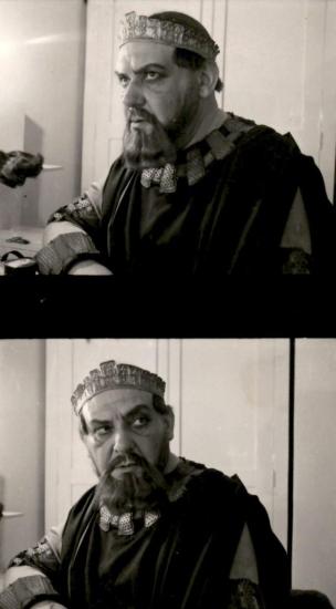 Ο Αιμίλιος Βεάκης με θεατρικό κοστούμι