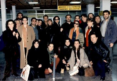 «Μήδεια» 1997, υποδοχή του θιάσου στο αεροδρόμιο