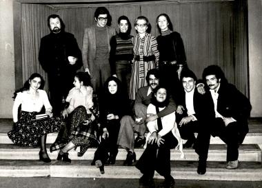 Δραματική Σχολή, αναμνηστικό στιγμιότυπο σπουδαστών με τους καθηγητές τους