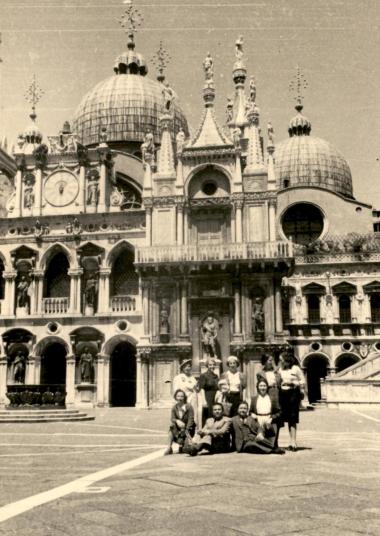 Περιοδεία του Εθνικού Θεάτρου 1939, αναμνηστική φωτογραφία στη Βενετία