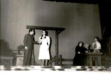 «Σκοτεινιά στον Έπαχτο», στιγμιότυπο από την παράσταση