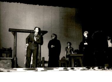 «Σκοτεινιά στον Έπαχτο», στιγμιότυπο από την παράσταση