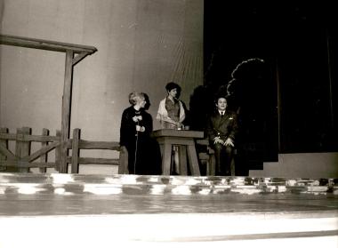 «Σκοτεινιά στον Έπαχτο», στιγμιότυπο από την παράσταση