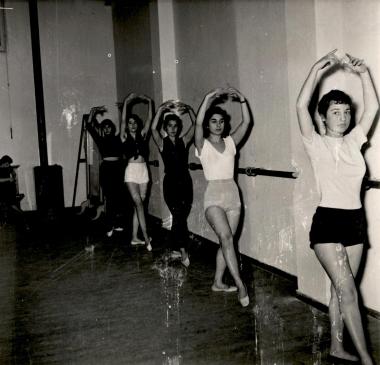 Μάθημα χορού στη Δραματική Σχολή του Εθνικού Θεάτρου