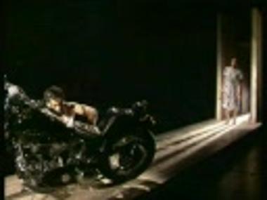 Τμήμα μαγνητοσκόπησης από την παράσταση 