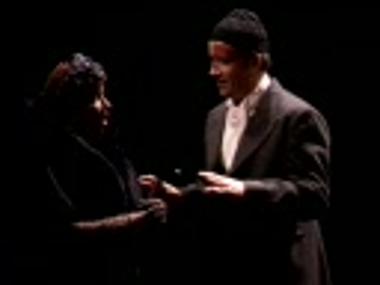 Τμήμα μαγνητοσκόπησης από την παράσταση 