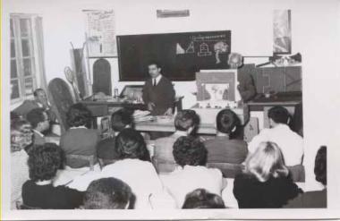 Alekos Galanos giving a seminar on theater play at the AFS students, 6