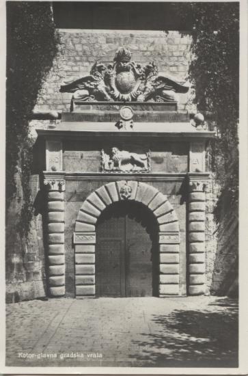 Πύλη εισόδου στην πόλη Ασκρήβιον (Kotor), Μαυροβούνιο, 1929