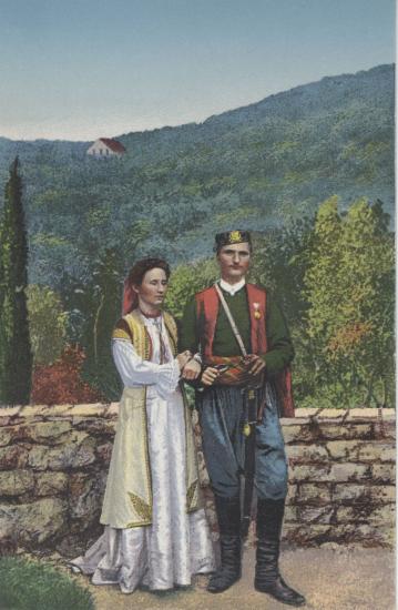 Ζευγάρι με παραδοσιακές στολές Μαυροβουνίου