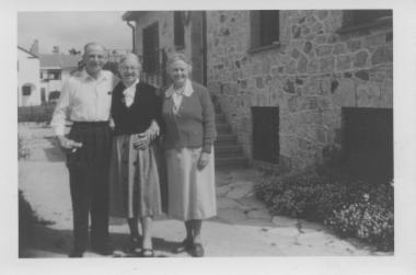 Charlie, Ann Kellogg House και Joice Loch, Σεπτέμβριος 1957