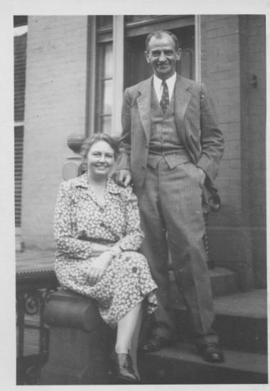 Charlie και Ann Kellogg House στο σπίτι τους στο Brooklyn μετά τα χρόνια της αιχμαλωσίας τους, Μάρτιος 1944