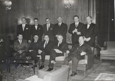 Bruce Lansdale σε δεξίωση της Αμερικανικής πρεσβείας και του ακολούθου γεωργίας στην Αθήνα, Φεβρουάριος 1963