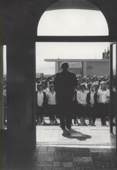 Bruce Lansdale μιλάει σε μαθητές στο Σαν Φρανσίσκο, 1961(?)