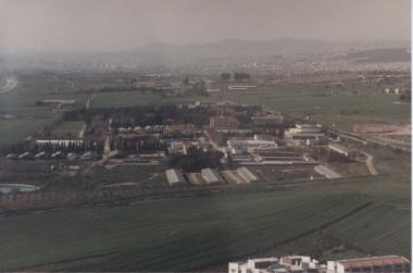 Έγχρωμη αεροφωτογραφία της Αμερικανικής Γεωργικής Σχολής, 1980