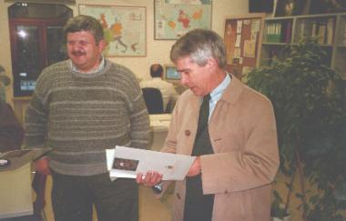 Ο πρέσβης Thomas Niles στην Α.Γ.Σ. το φθινόπωρο του 1993