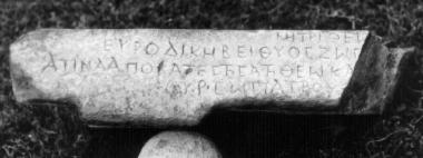 ILeukopetra 009: Απελευθέρωση δούλης (;) και των παιδιών της
            (;) με ανάθεση στην Αυτόχθονα Μητέρα των Θεών από την Ευροδίκη, κόρη του Βίθυος.