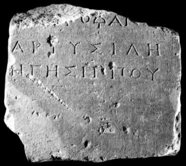 IThrAeg E252: Epitaph of the son of Metrophanes and of Artysile daughter of Hegesippos