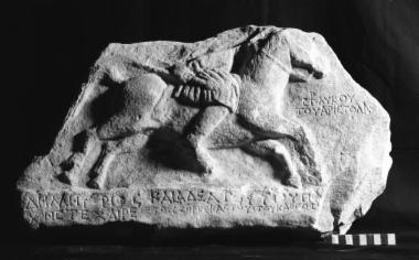 ΕΑΜ 049: Epitaph of the soldier Lykos son of Aristolaos and epitaph of Pa[ramonos?] son of Demetrios