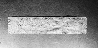 EAM 072: Yπογραφή του αγαλματοποιού Δημητρίου του Ποτάμωνος, Αθηναίου
