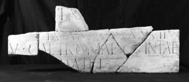 Achaïe II 138: Επιτύμβιο της Καιτρωνίας Βενερίας και της μητέρας της Καιτρωνίας Κοΐντας