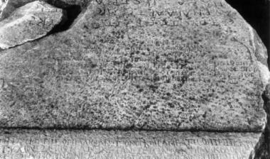 ILeukopetra 108: Απελευθέρωση δύο δούλων με ανάθεση στην Αυτόχθονα Μητέρα των Θεών από τους Ποπίλλιο Αντίγονο και Ποπιλλία Σαμβατίδα του Καρπ[----].