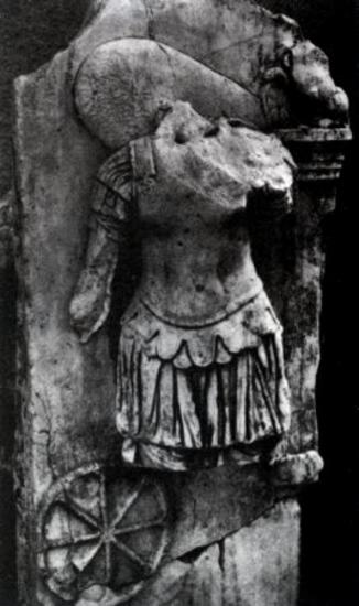 Achaïe II 011: Αδιάγνωστη, σε ανάγλυφο της Νεμέσιος