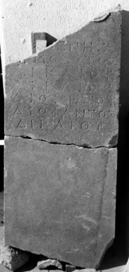 IThrAeg E257: Epitaph of the sons and grandsons of Dikaios