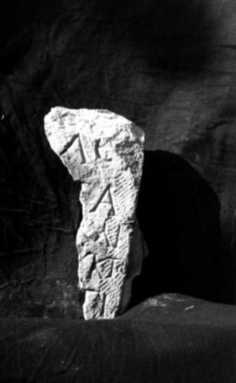 ILeukopetra 176: Αποσπασματική επιγραφή με άγνωστο περιεχόμενο.