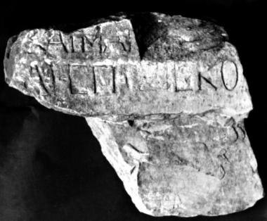 IThrAeg E196: Dedicatory altar of [---]des son of Preiskos, priest of Zeus, Rome and Maron