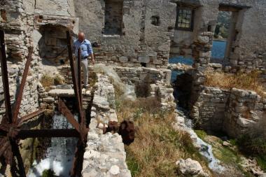 Αλευρόμυλος -  Υδρόμυλος Ι. Ν. Αγ. Τριάδος