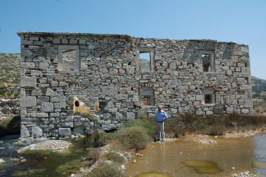 Αλευρόμυλος -  Υδρόμυλος Ι. Ν. Αγ. Τριάδος
