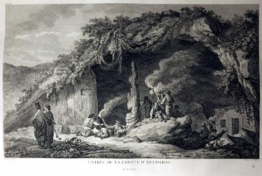 Είσοδος του σπηλαίου της Αντιπάρου