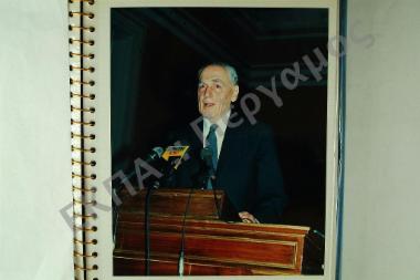 Απονομή βραβείου στον κ. Πέτρο Κριεζή