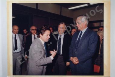 Παράδοση μηχανημάτων από τον Πρέσβυ της Δυτικής Γερμανίας